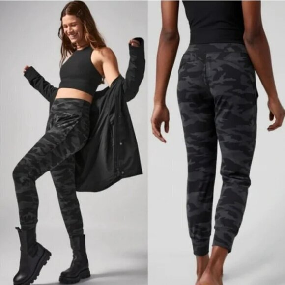 NWT ATHLETA Salutation Camo Jogger XSP - Picture 2 of 11